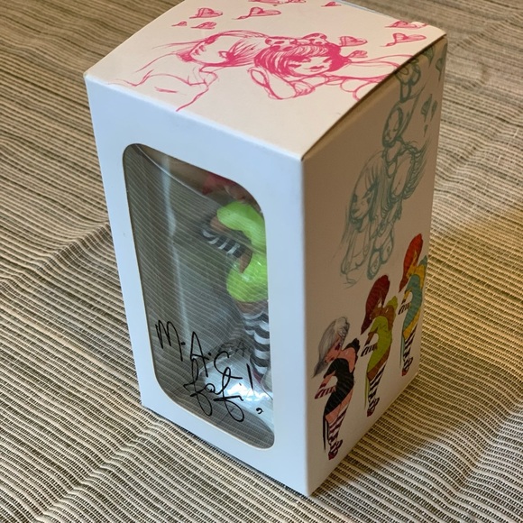 MAC Cosmetics Fafi Doll 2007 limited edition NEW - Picture 4 of 10